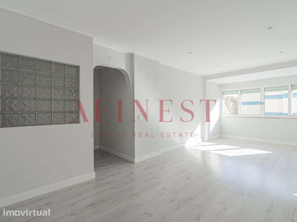 Apartamento T2 Remodelado · Parede / Perto Maristas Carcavelos · Pr... - Grande imagem: 4/17