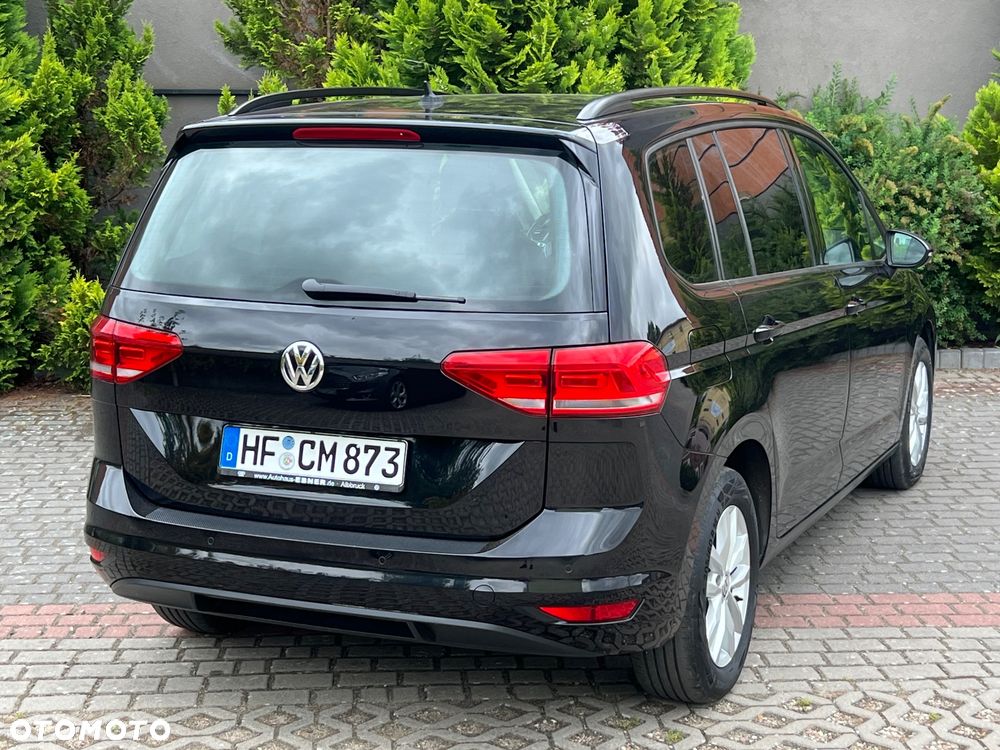 Volkswagen Touran - 11