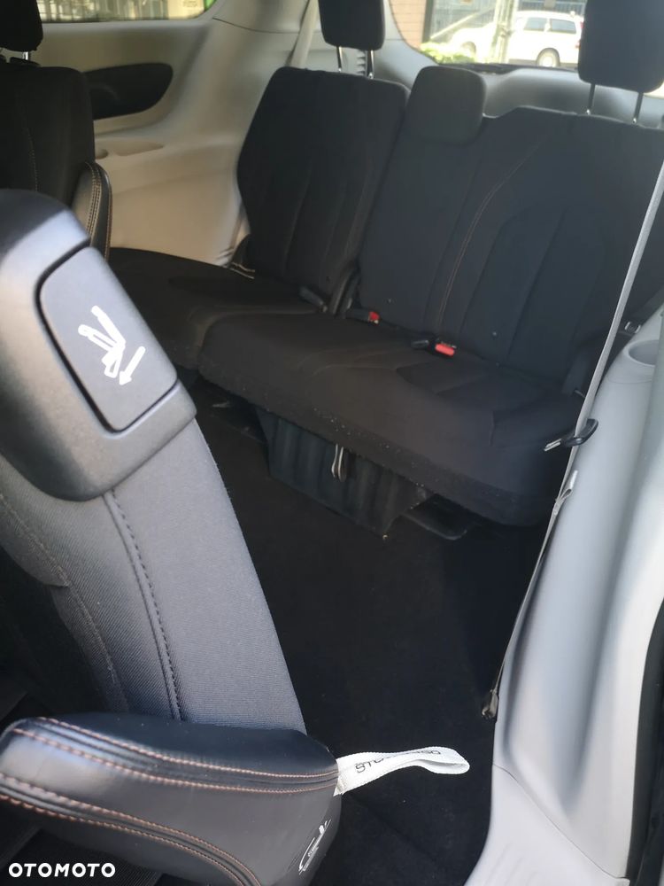 Chrysler Pacifica - 25