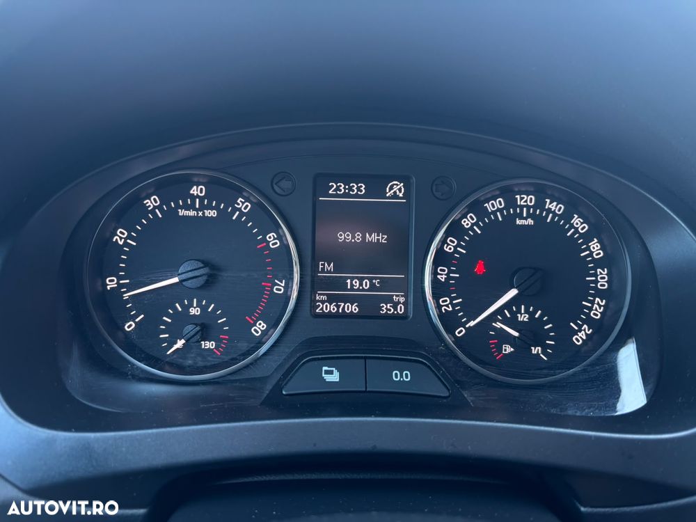Skoda RAPID 1.2 TSI Ambition - 17