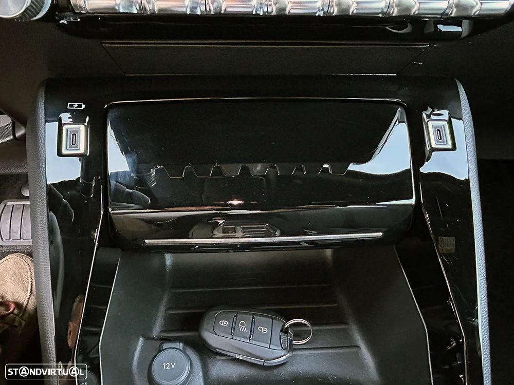 Peugeot e-2008 50 kWh Allure Pack - 37