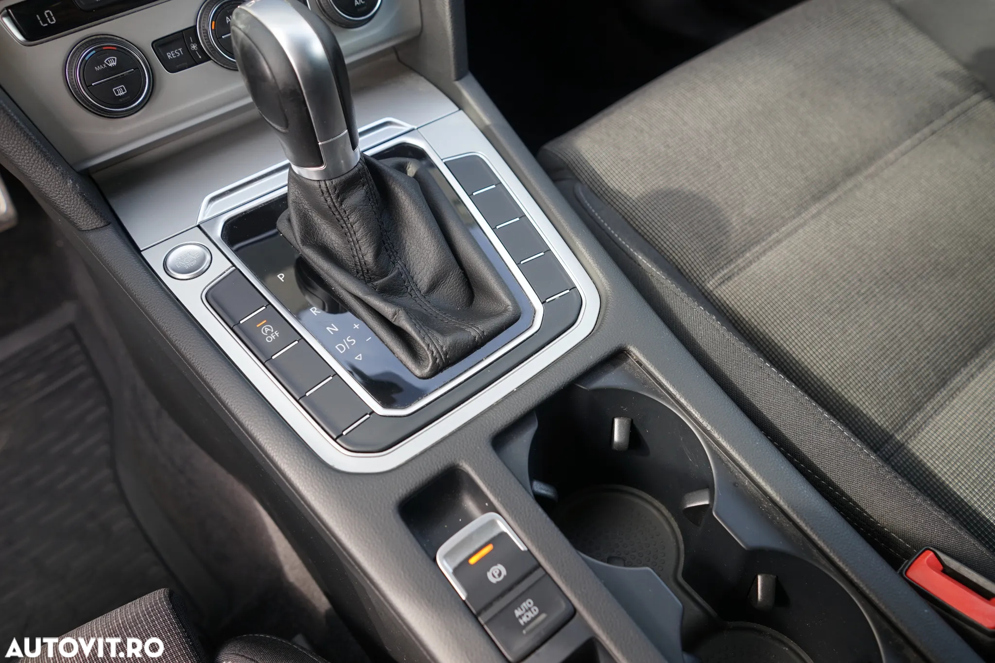 Volkswagen Passat Variant 2.0 TDI DSG Comfortline - 29