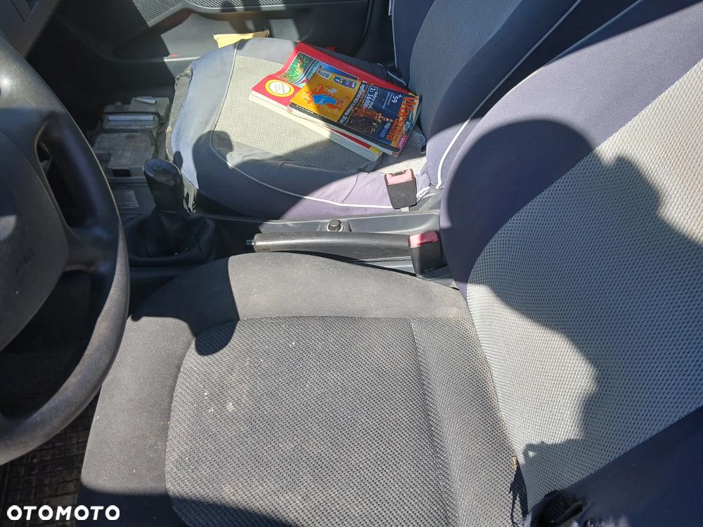 skoda fabia I LF7T  fotel fotele kanapa deska kokpit podsufitka boczek boczki klamka podłokietnik - 6