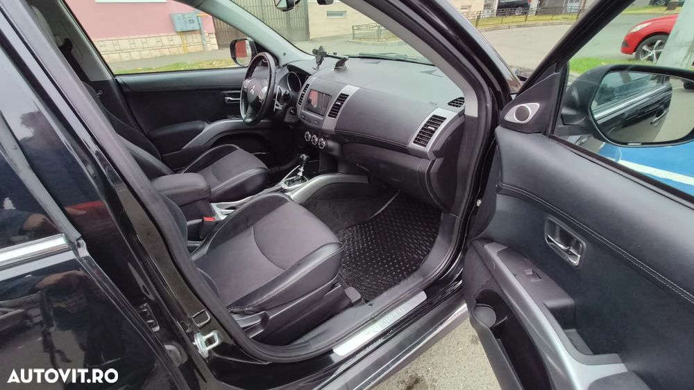 Mitsubishi Outlander 2.2 DI-D 4WD TC-SST Intense+ A06 - 13