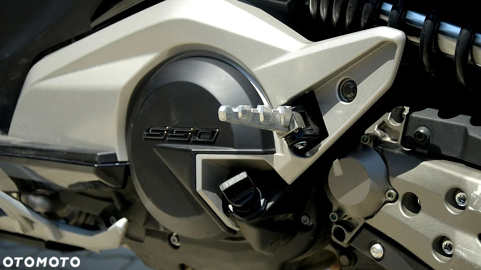 Kymco AK 550 - 19