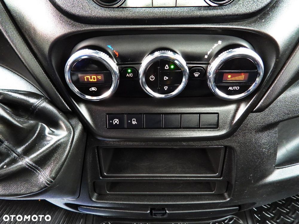 Iveco DAILY 35S14 SKRZYNIA 8 PALET TEMPOMAT KLIMATYZACJA  140KM - 29