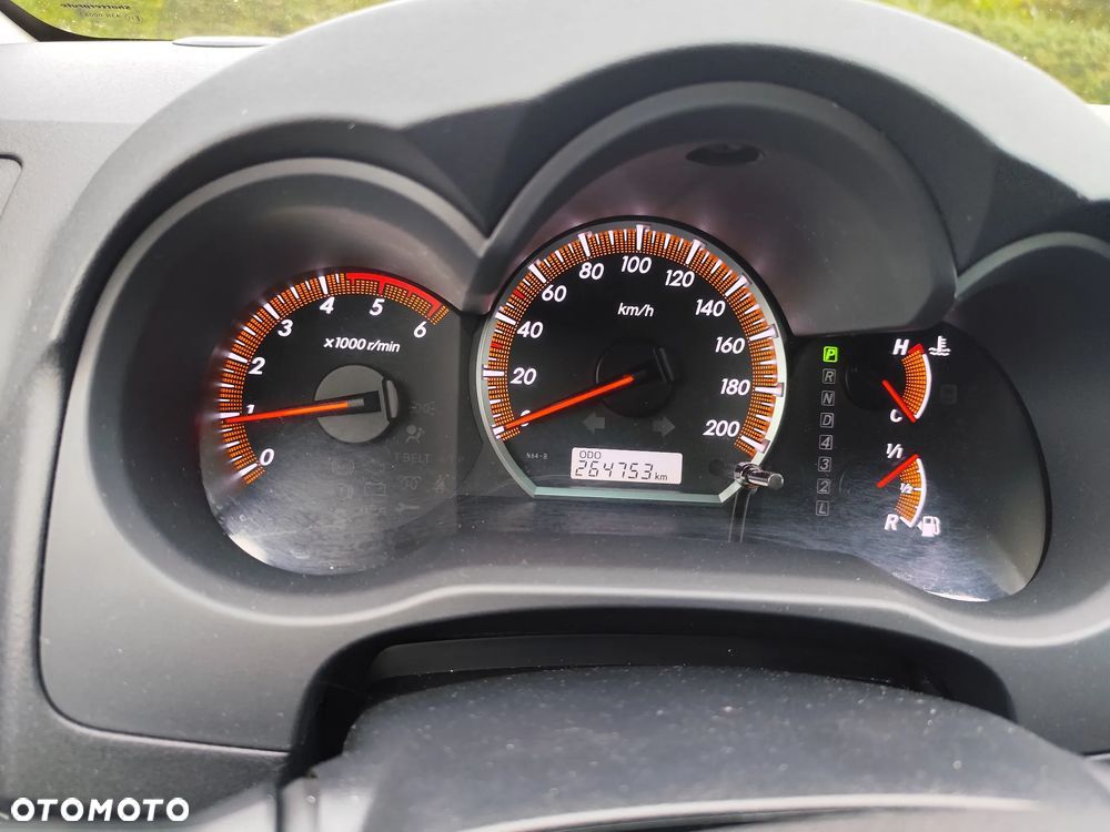 Toyota Hilux - 13