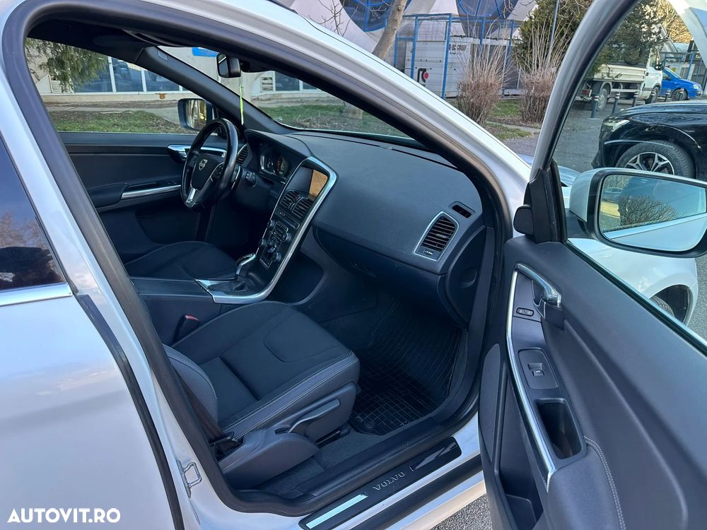 Volvo XC 60 D4 AWD Geartronic Momentum - 14