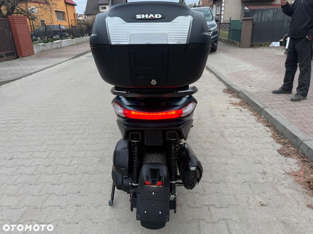 Piaggio MP-3 - 12