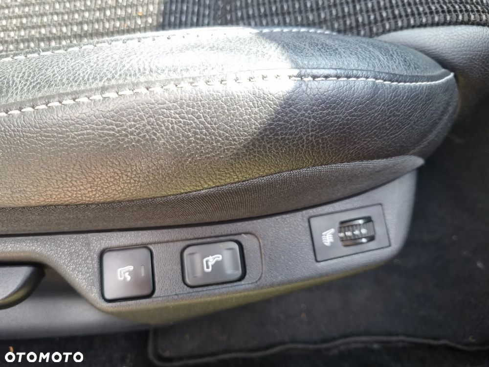 Citroën C4 e-HDi 115 Exclusive - 13