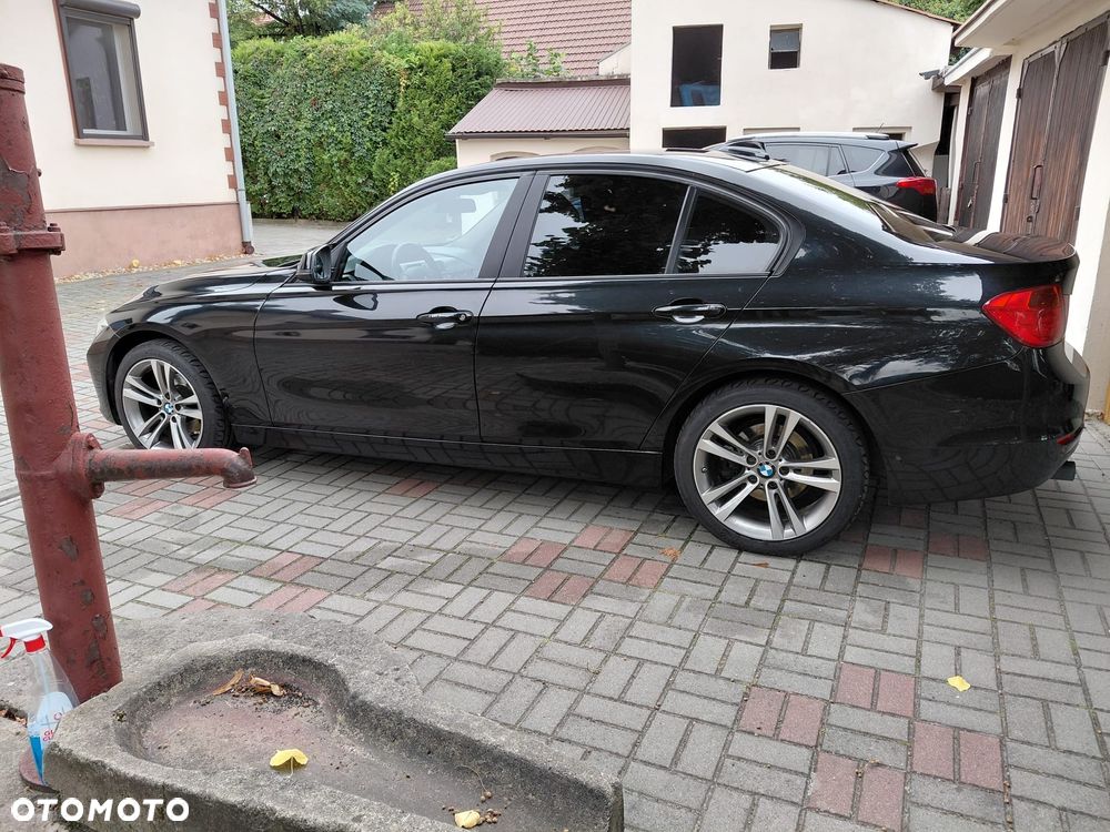 BMW Seria 3 318d Sport Line - 4