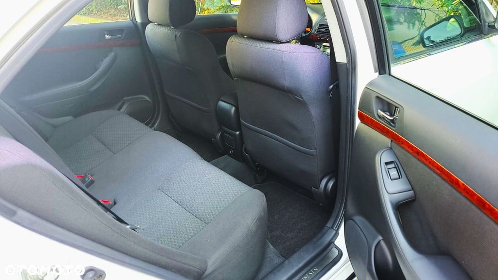 Toyota Avensis 2.4 VVT-i Prestige - 12
