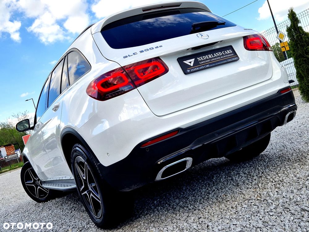 Mercedes-Benz GLC 300 de 4Matic 9G-TRONIC AMG Line Plus - 40