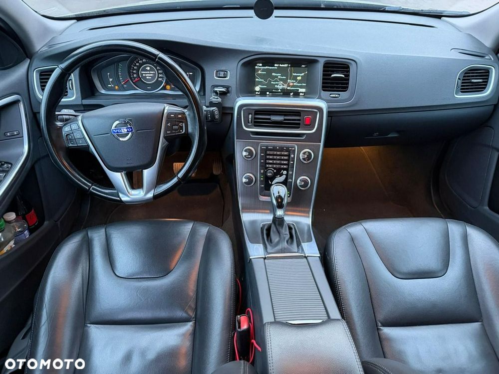 Volvo V60 D3 Momentum - 14