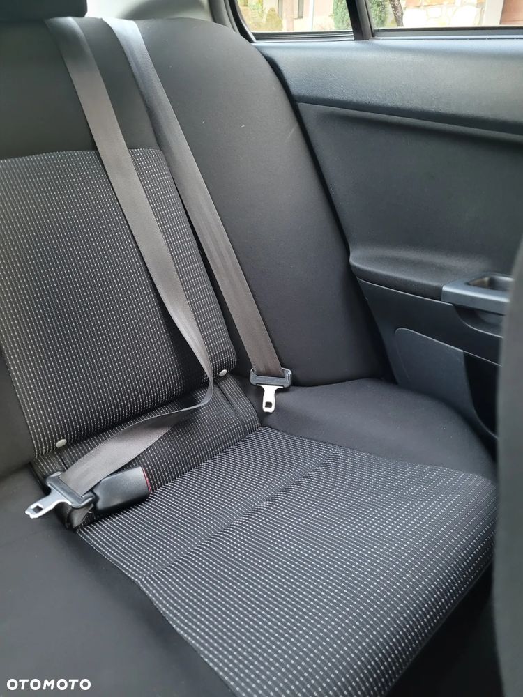 Mitsubishi Lancer 1.5 Invite - 4