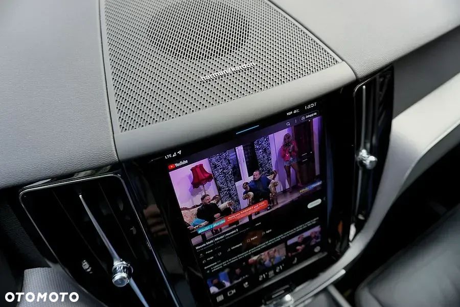 Volvo XC 60 B4 D AWD Plus Dark - 34