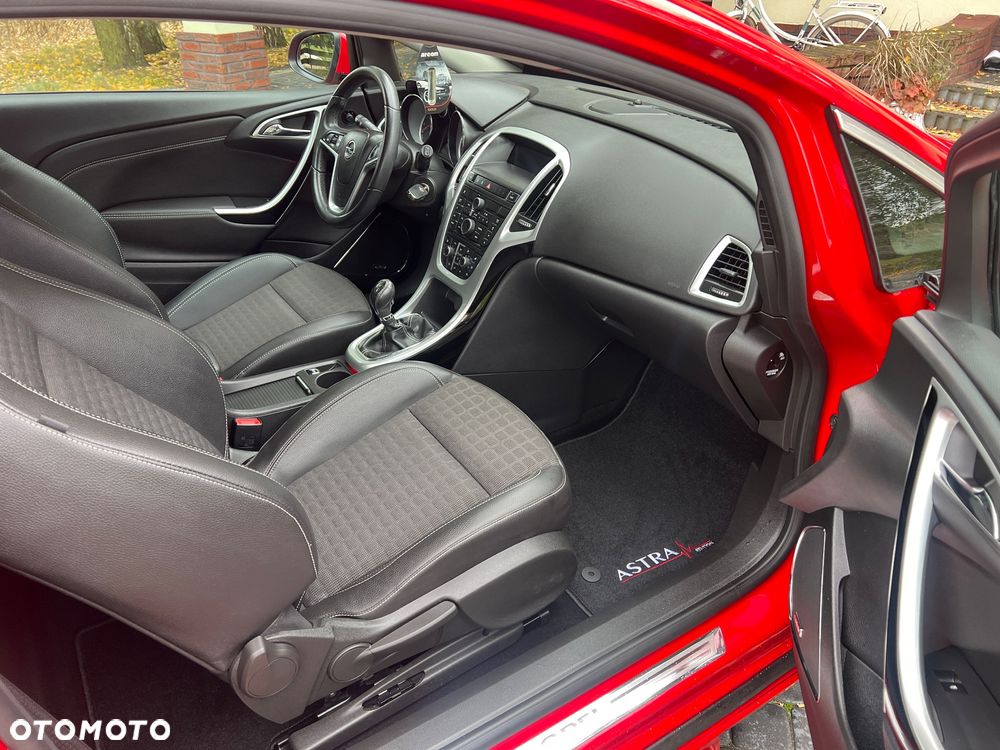 Opel Astra GTC 1.6 Turbo Innovation - 10