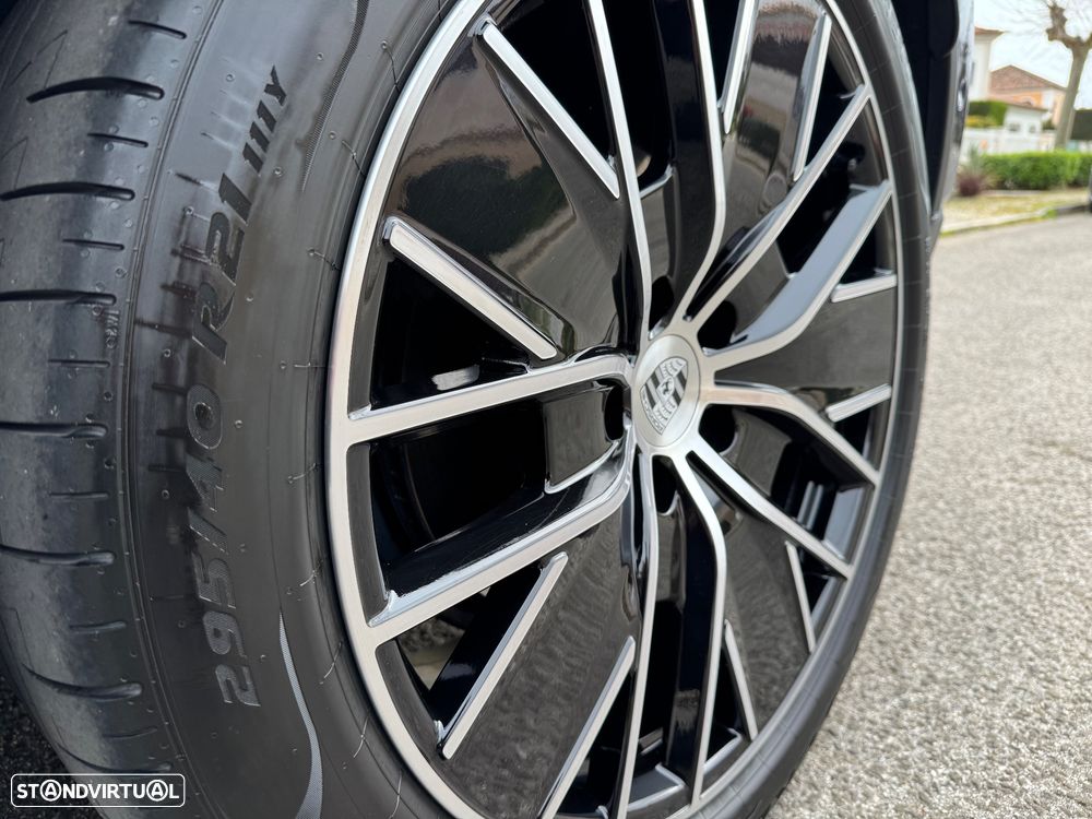 Porsche Macan Electric 4 - 30