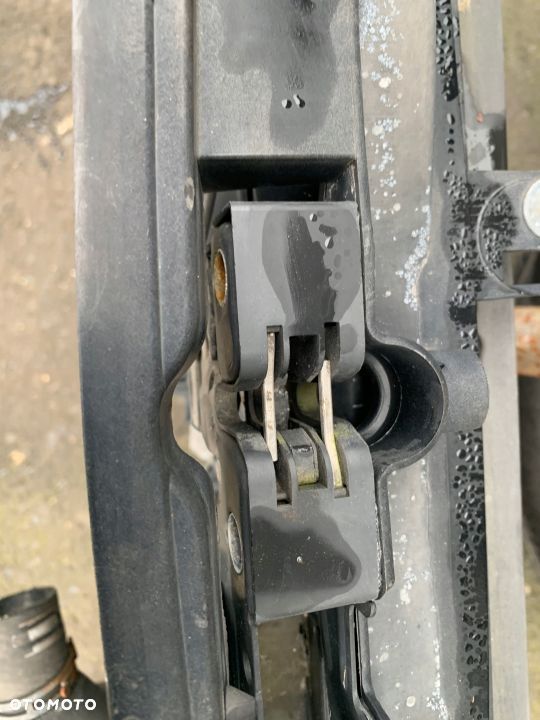 ZAMEK MASKI PRZEDNIEJ RYGIEL AUDI A4 B7 EUROPA - 1