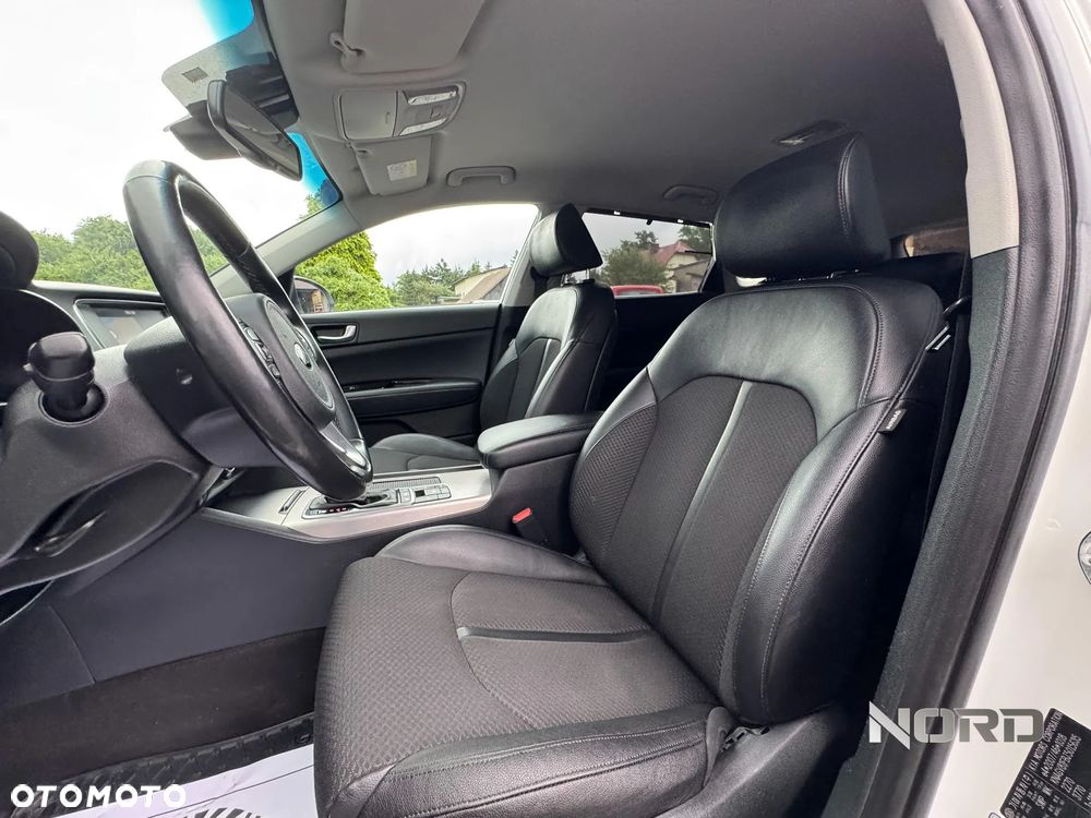 Kia Optima Plug-in Hybrid - 12