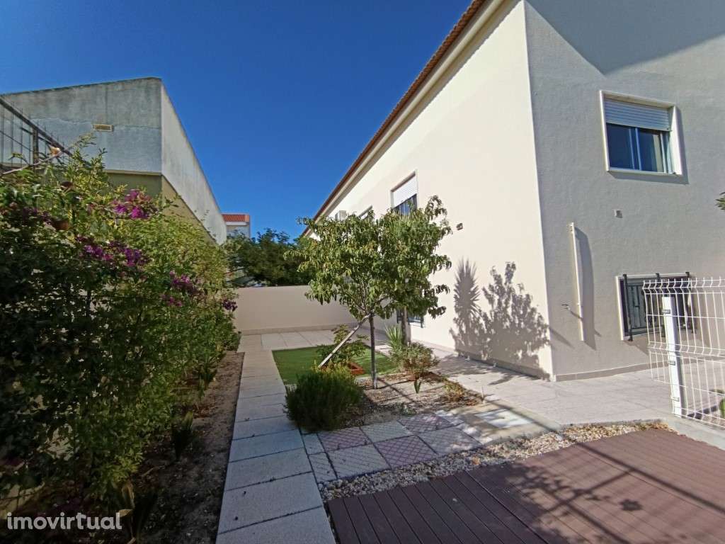 Moradia Geminada T3 na Quinta do Conde - Grande imagem: 2/25