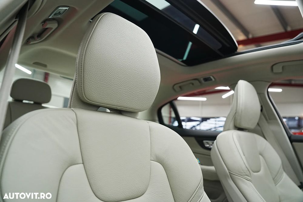 Volvo S60 T8 eAWD Momentum Pro - 14