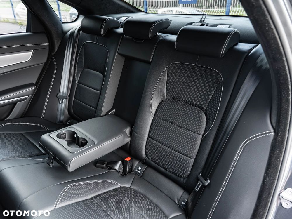 Jaguar XF D200 R-Dynamic HSE - 26
