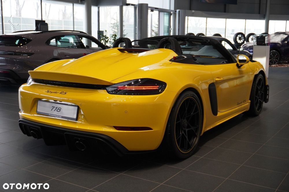 Porsche 718 Spyder - 11