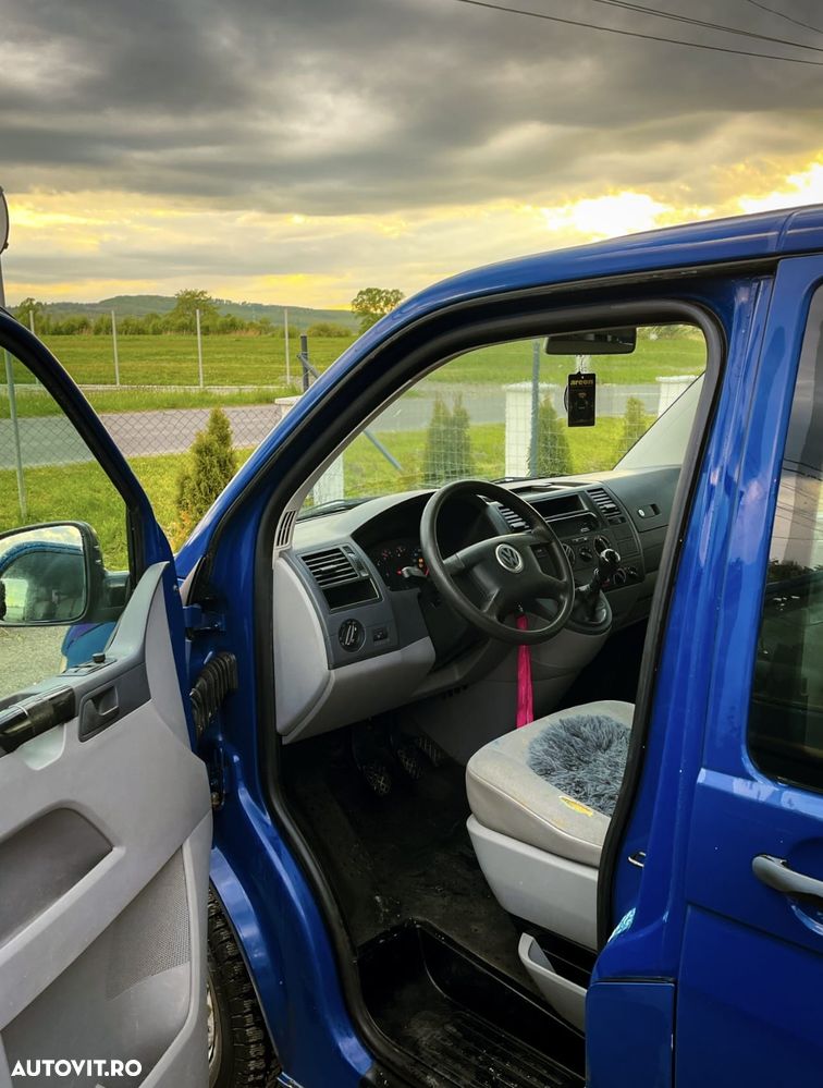 Volkswagen T5 5+1 Locuri - 4