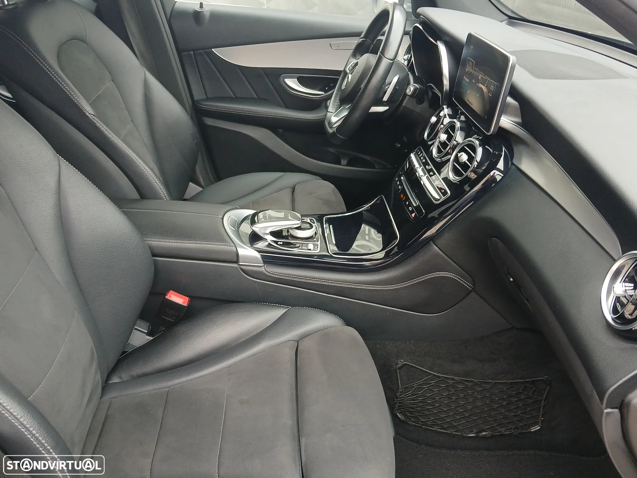 Mercedes-Benz GLC 250 d 4Matic 9G-TRONIC AMG Line - 24