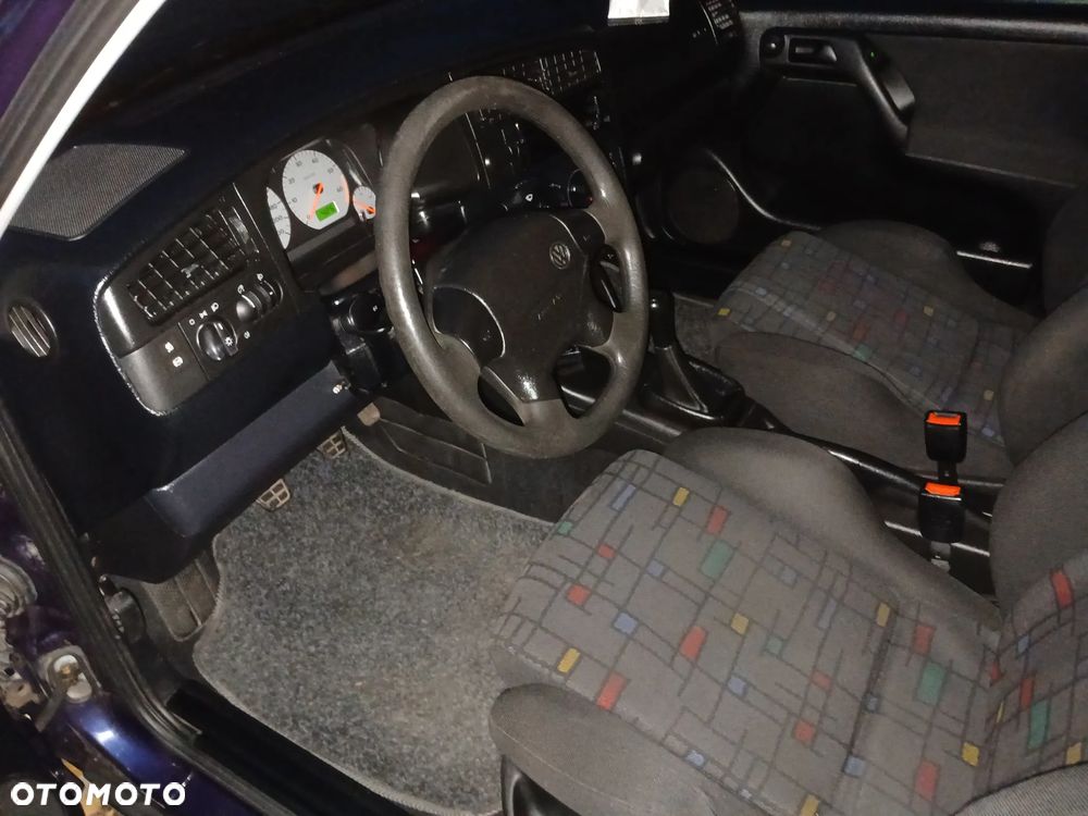 Volkswagen Golf - 8