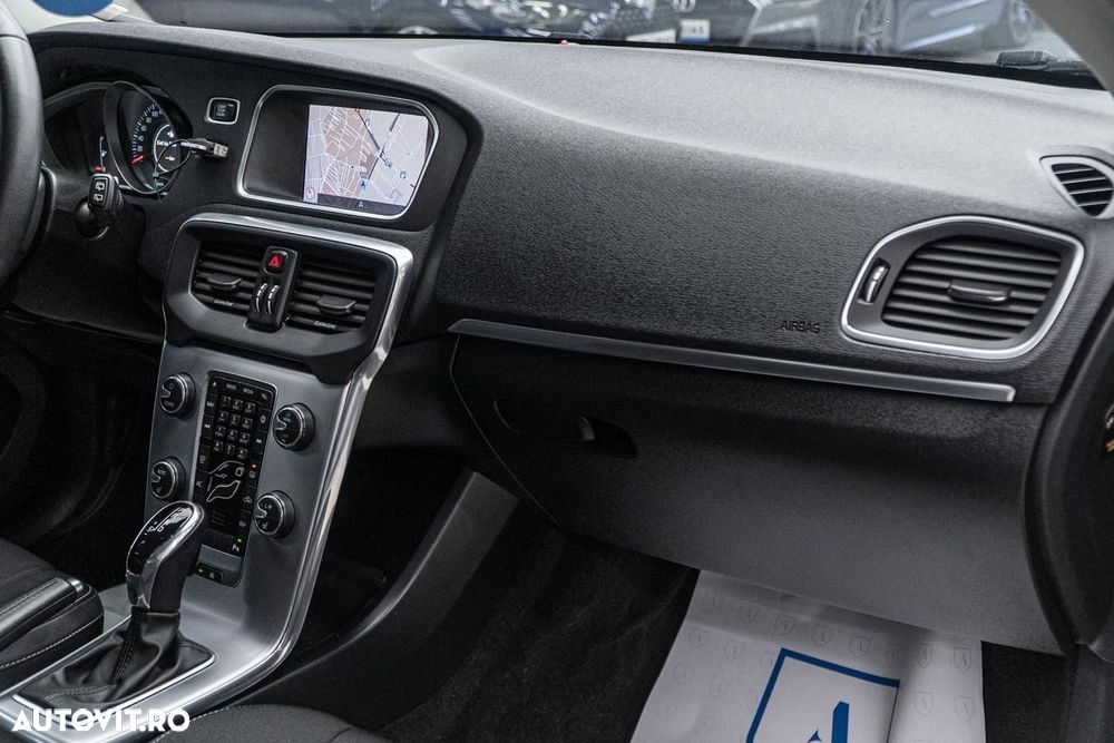 Volvo V40 D3 Geartronic Momentum - 32