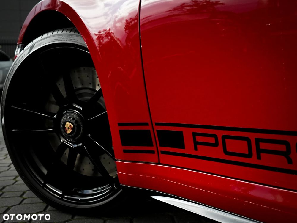 Porsche 911 Carrera GTS - 8