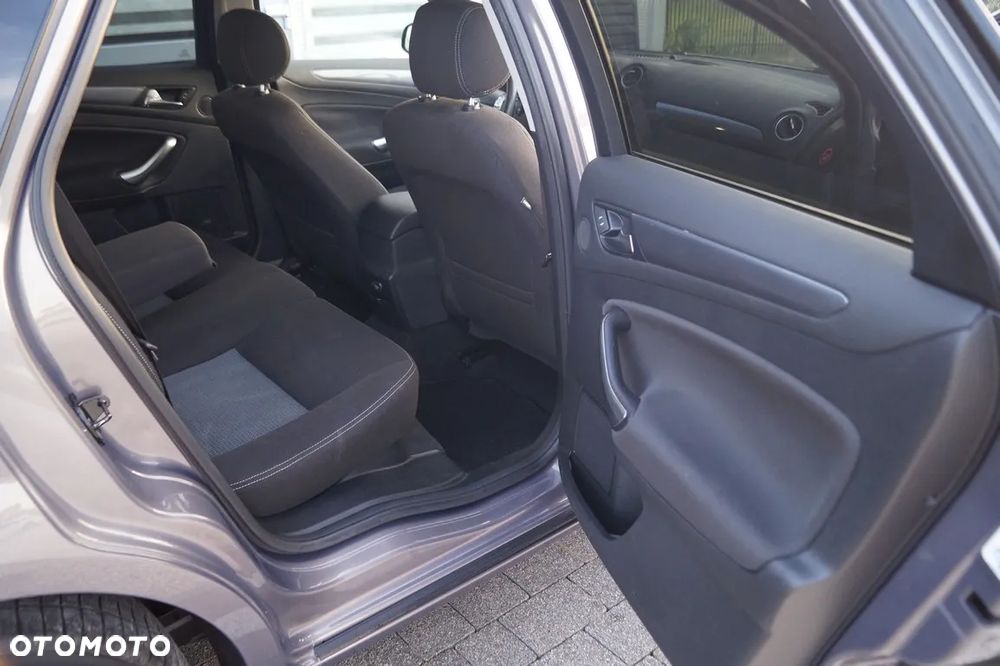Ford Mondeo 1.6 TDCi Champions Edition - 28