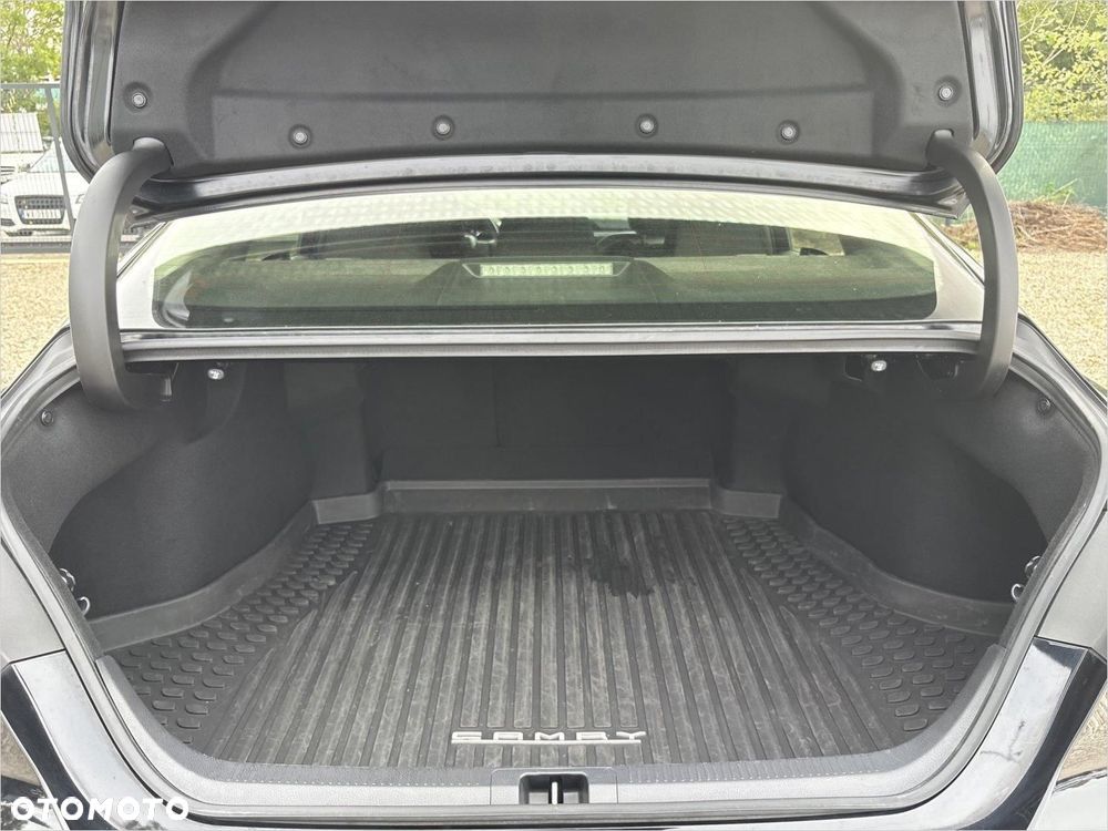 Toyota Camry 2.5 Hybrid Comfort CVT - 16