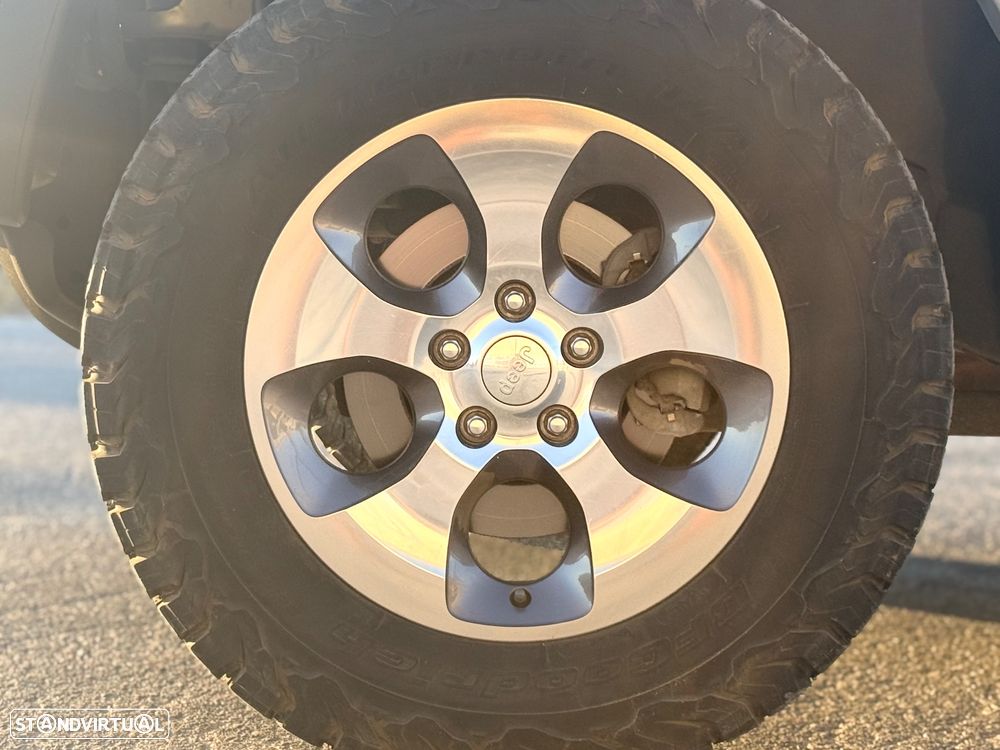 Jeep Wrangler - 4