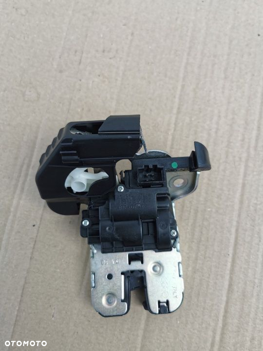 Zamek klapy Audi A1 A5 A6 8R0827505 - 2