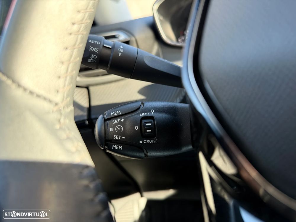 Peugeot 2008 PureTech 130 Active Pack - 27