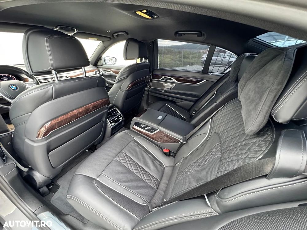 BMW Seria 7 730d xDrive MHEV - 32
