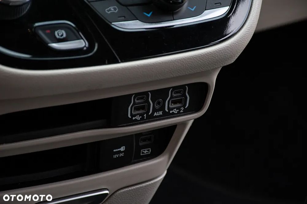 Chrysler Pacifica - 25