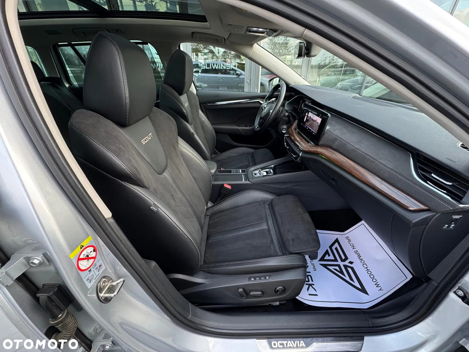 Skoda Octavia Combi 2.0 TDI DSG 4x4 Scout - 22
