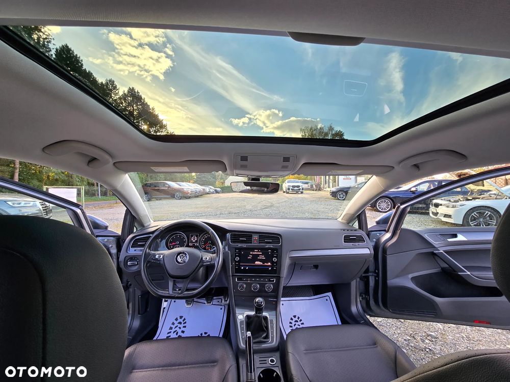 Volkswagen Golf - 22