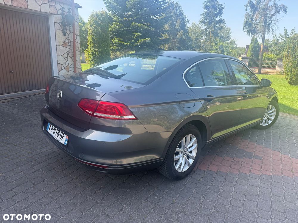 Volkswagen Passat 1.6 TDI SCR DSG Comfortline - 4