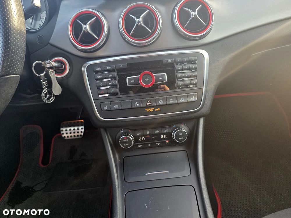 Mercedes-Benz GLA 250 4Matic 7G-DCT AMG Line - 25