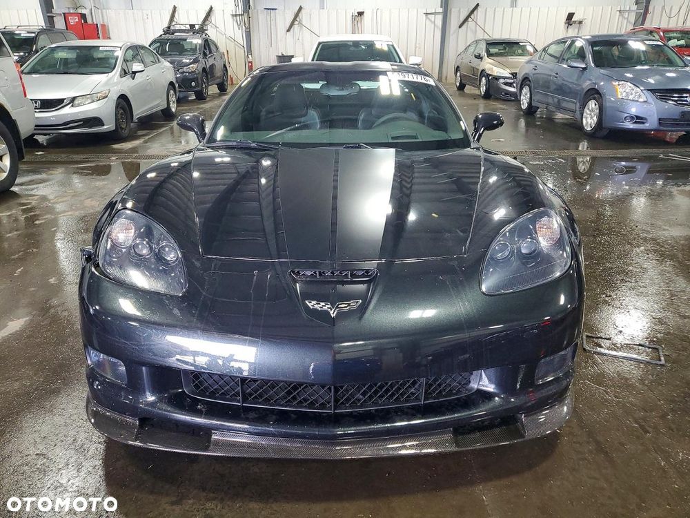 Chevrolet Corvette - 6