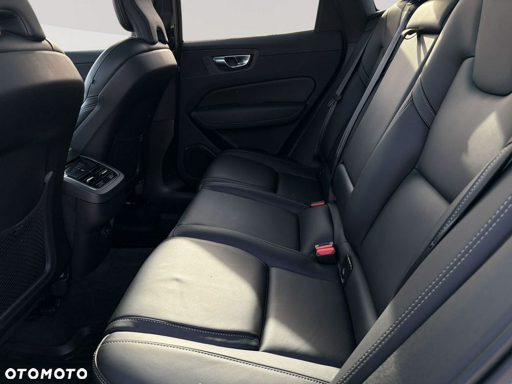 Volvo XC 60 B4 B R-Design - 24