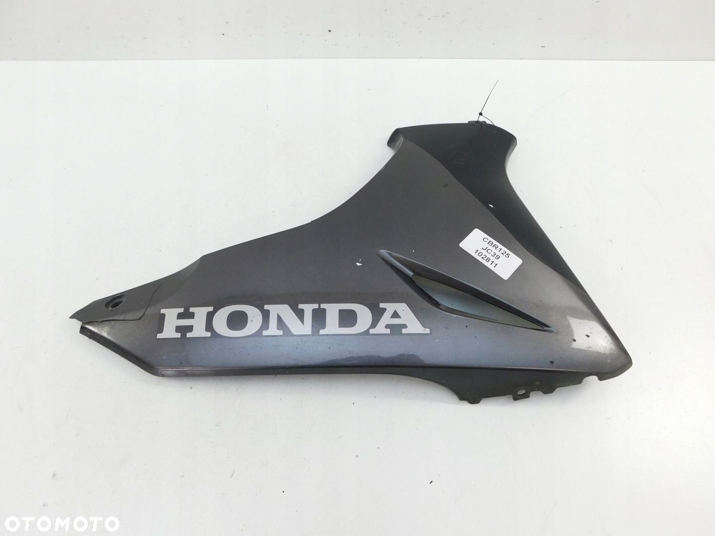 HONDA CBR 125 JC39 PŁUG PRAWY - 1