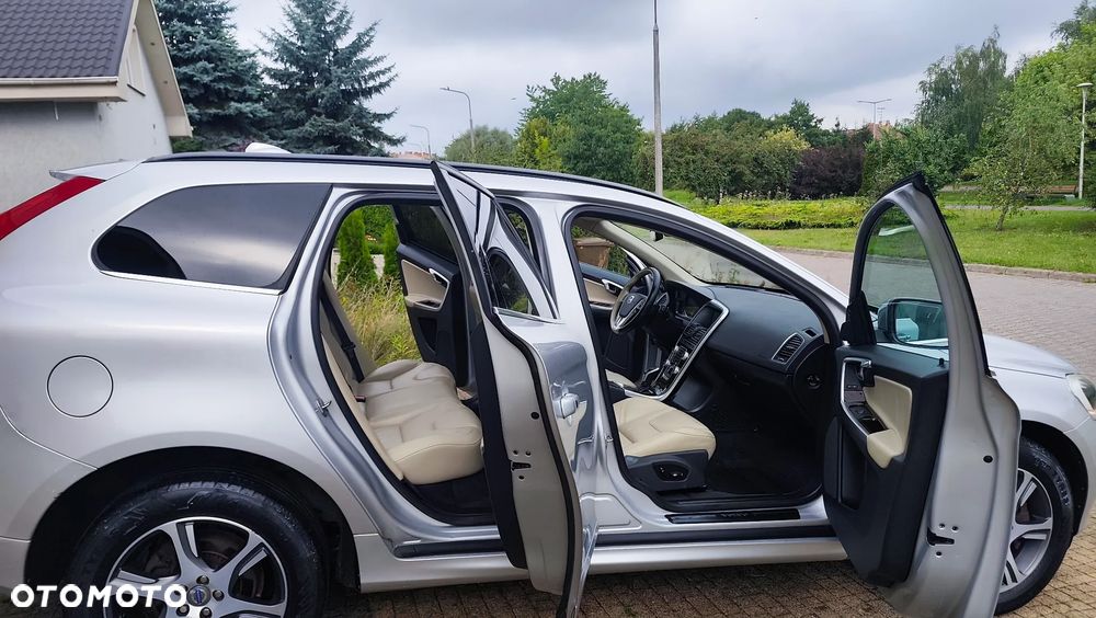 Volvo XC 60 D5 AWD Momentum - 35