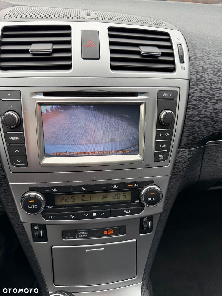 Toyota Avensis 2.0 D-4D Executive - 17