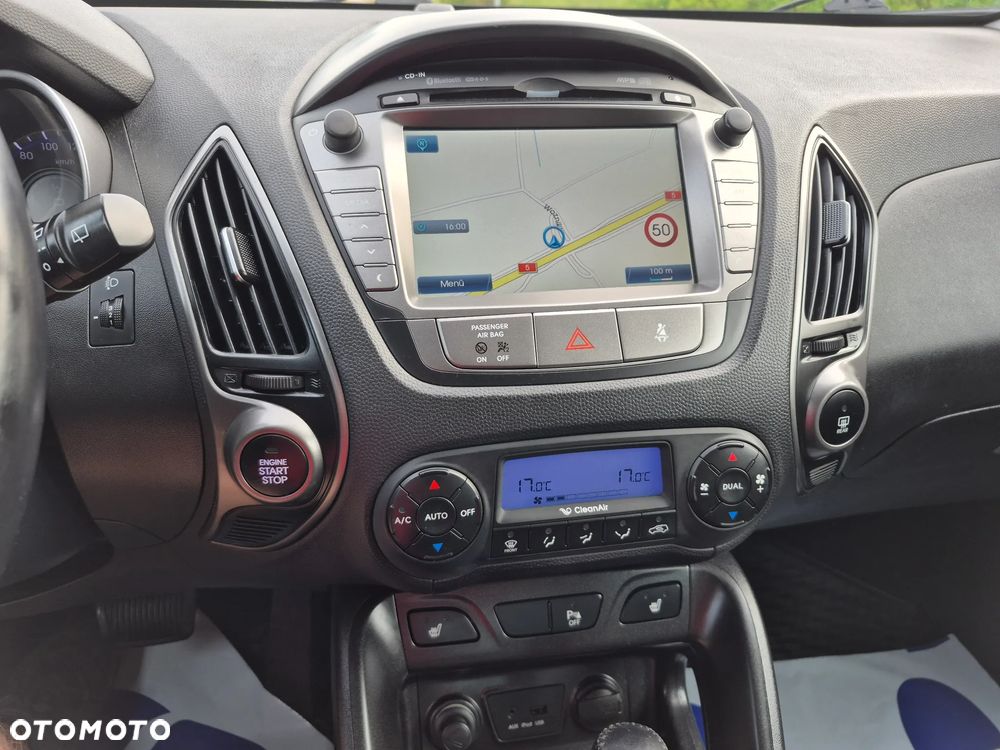 Hyundai ix35 2.0 CRDi 4WD Automatik Fifa World Cup Gold Edition - 16